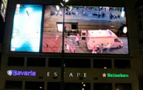 Saldırganlara karşı paralel evren biliçlendirme billboardu