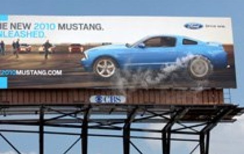 Mustang’den dumanlı billboard