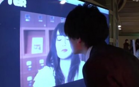 Öpücüğe Tepki Gösteren İnteraktif Posterler