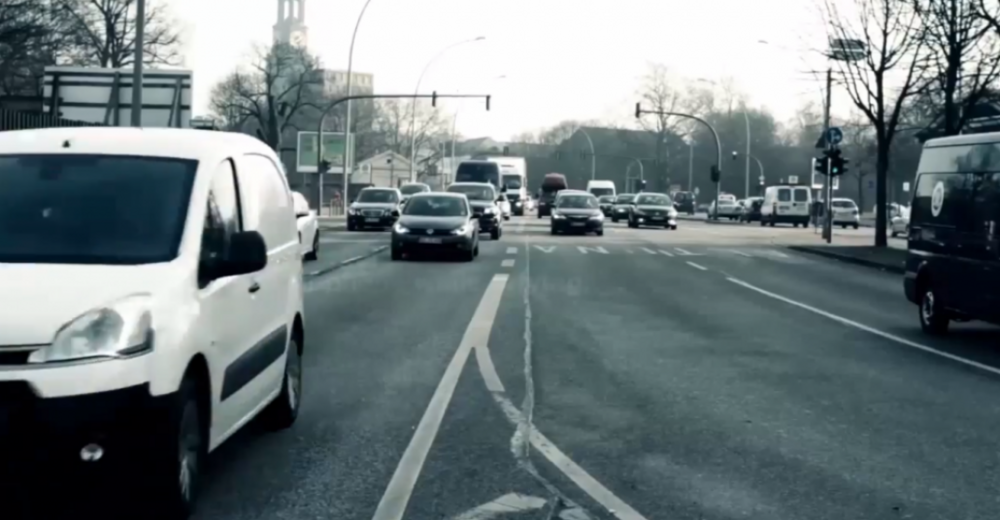 Radyo Yayınında Canlı Trafik Kazası