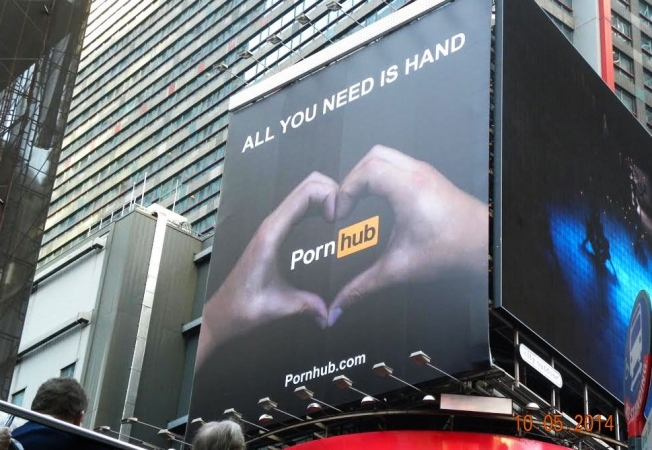 Pornhub’ın Efendi Reklamı Times Meydanı’ndaydı