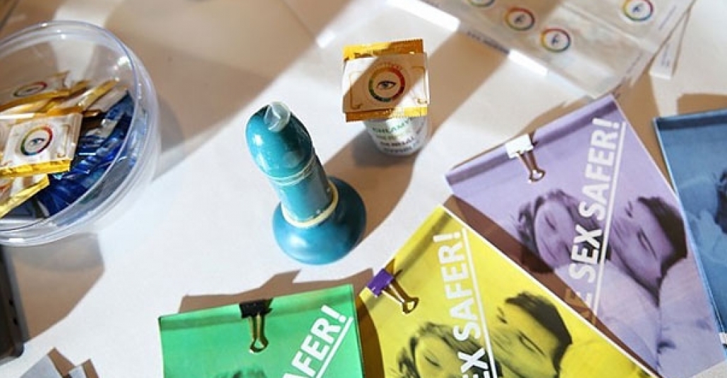 Cinsel Yolla Bulaşan Hastalık Saptayınca Renk Değiştiren Prezervatif