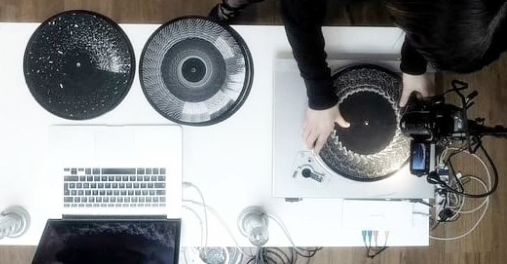 Geleneksel Animasyon Tekniğiyle DJ Performansının Birleşimi: Phenakistomixer 3.0