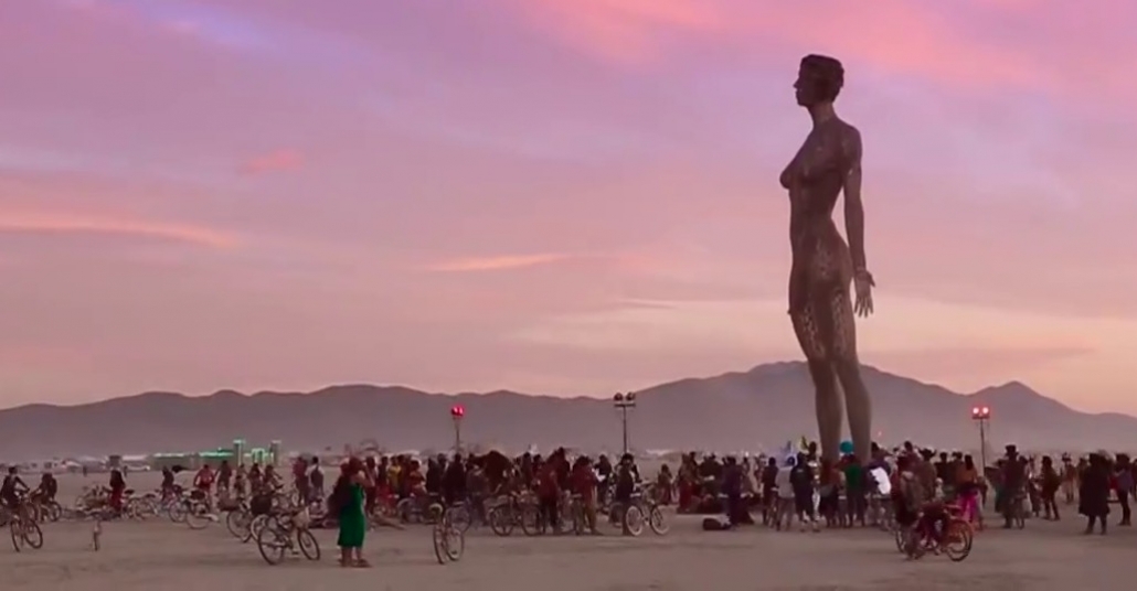 Çölün Ortasındaki Sanat Festivali Burning Man’den Bu Yılın Kesitleri