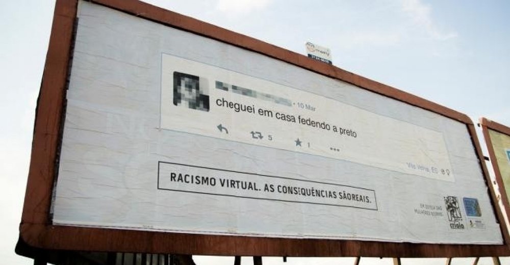 Brezilya’daki Her Irkçı Tweet, Sahibinin Kapısının Önüne Açıkhava Panosu Olarak Dönüyor