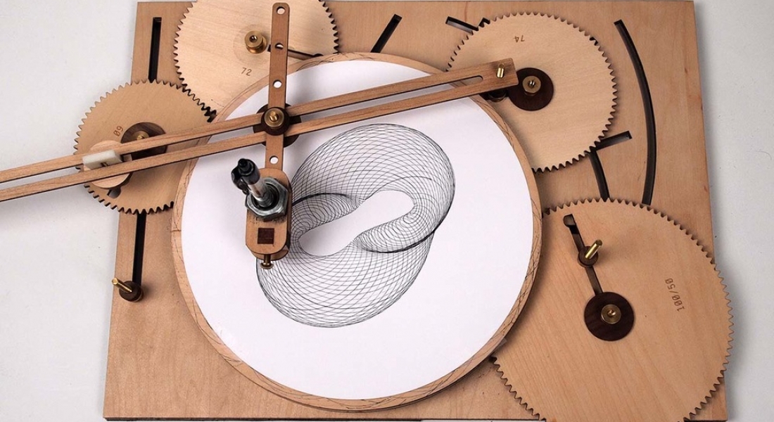 Sonsuz Geometrik Çizimler için Dairesel Çizim Makinesi