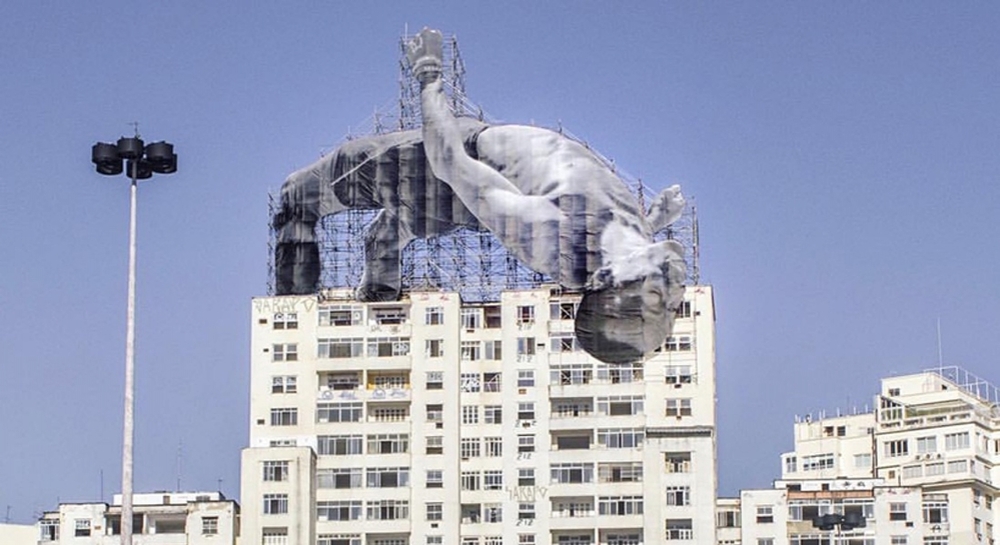 JR, Rio Olimpiyatları için Şehre Dev Boyutlarda Atlet Silüetleri Yerleştirdi