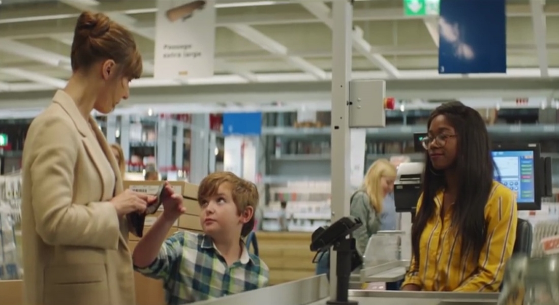 Annesinin Gözünde Hiç Büyümeyen Bir Çocuk IKEA Reklamında