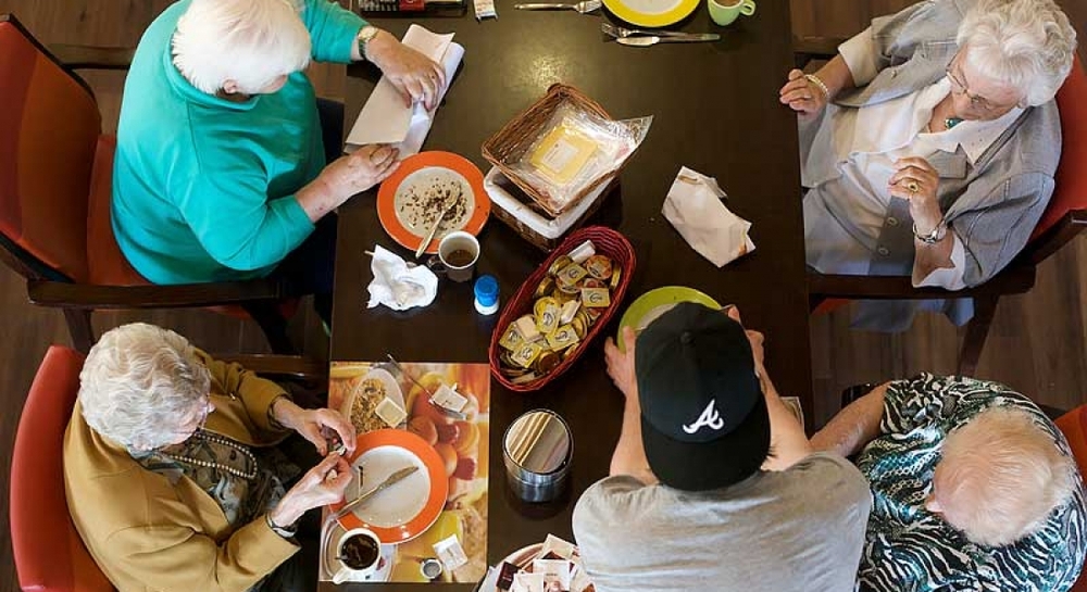 Öğrencilerin Huzurevinde Ücretsiz Kalmasını Sağlayan Ev Modeli