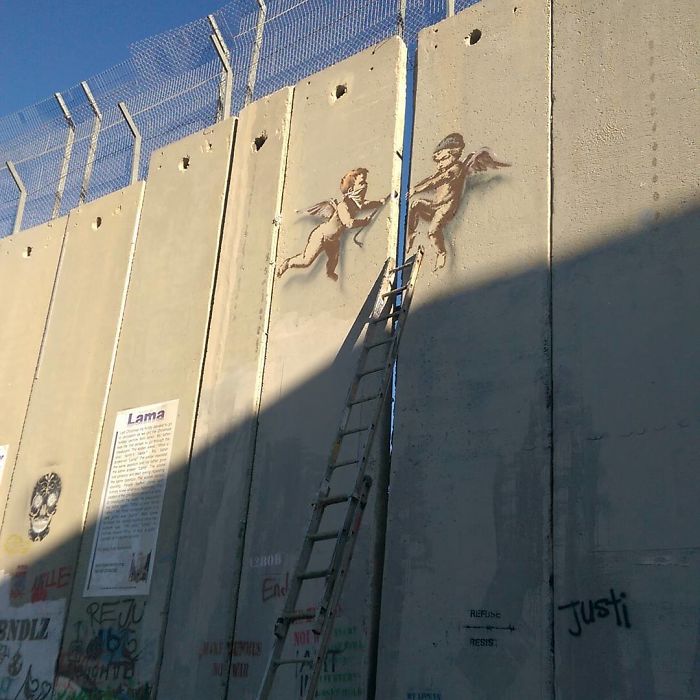 Banksy'den İsrail ile Filistin Arasındaki Duvara Yeni Mural Çalışması