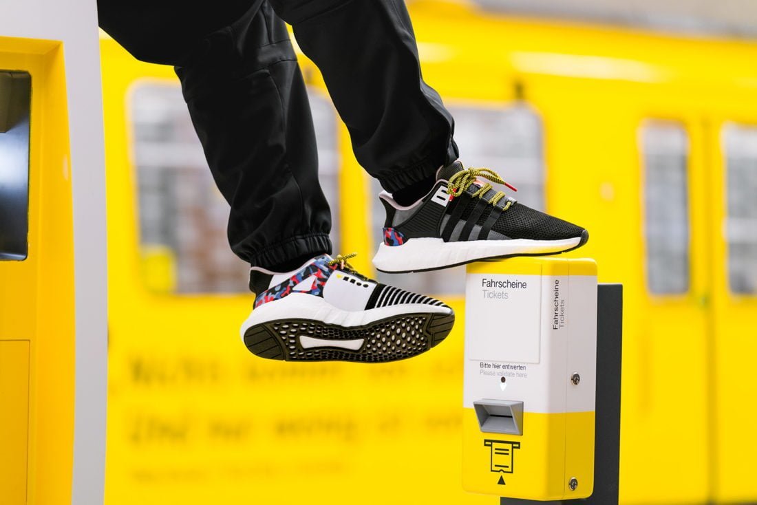 Adidas Ayakkabılarla Berlin Metrosunda Serbest Geçiş