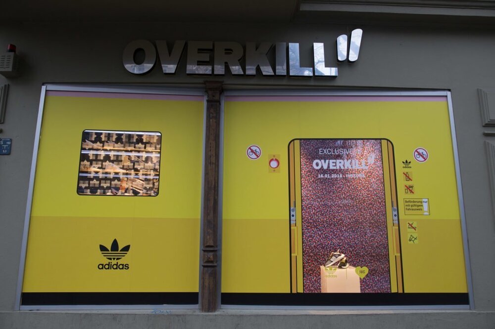 Adidas Ayakkabılarla Berlin Metrosunda Serbest Geçiş