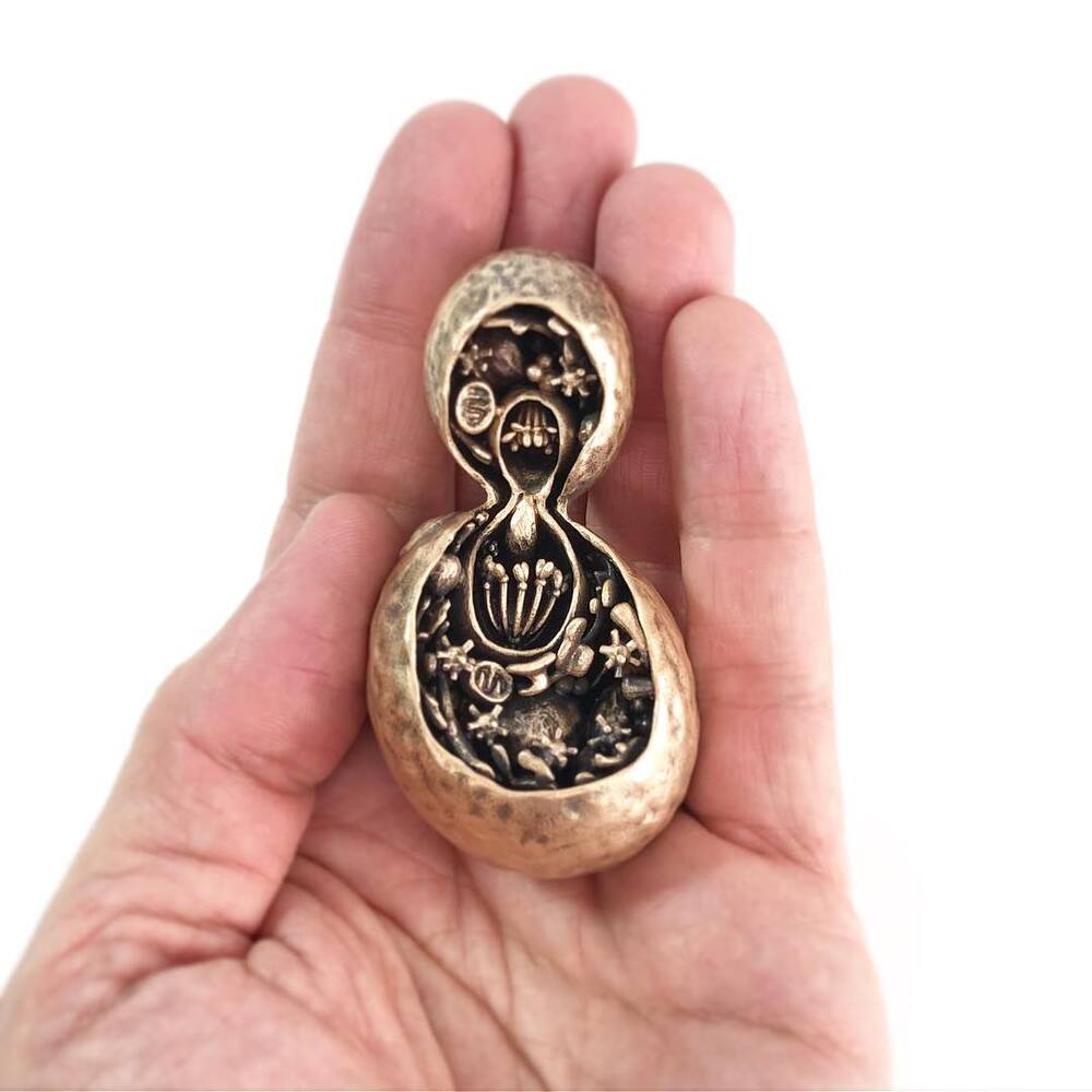 Bilim İnsanından Fosil Heykelleri