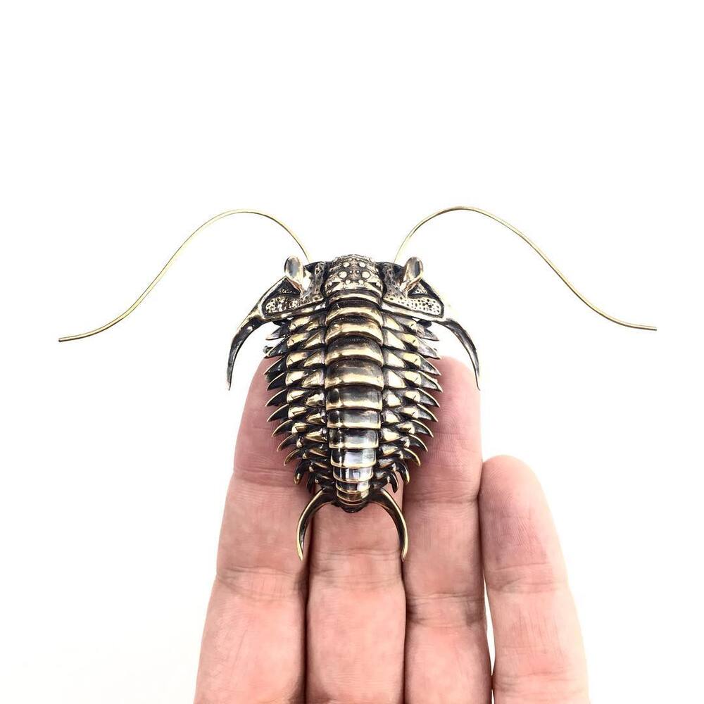 Bilim İnsanından Fosil Heykelleri