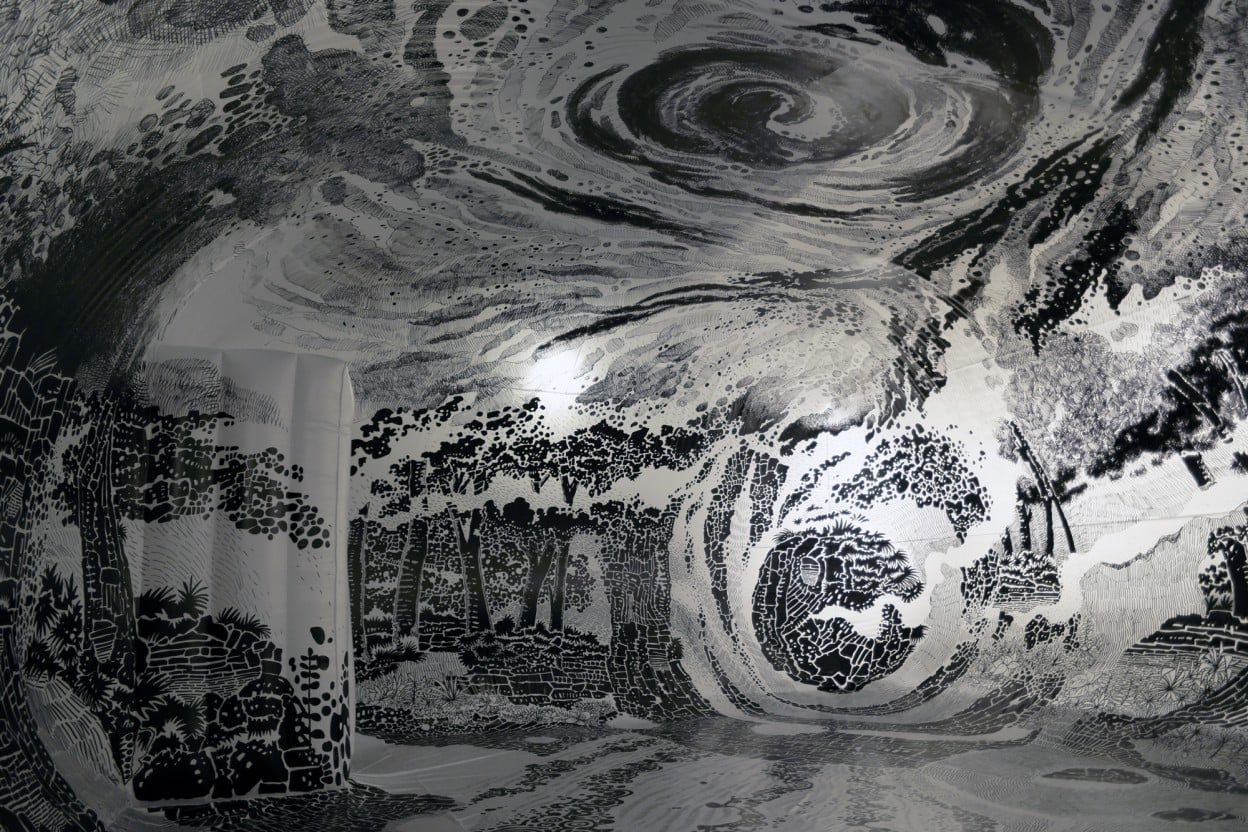 Oscar Oiwa'dan Şişme Yapı İçine Yeni Bir 360 Derecelik Mural