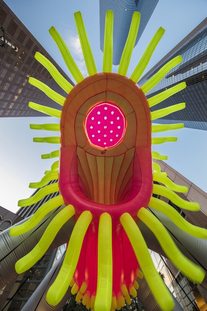 Balon Canavarlar New York Sokaklarını Ele Geçirdi