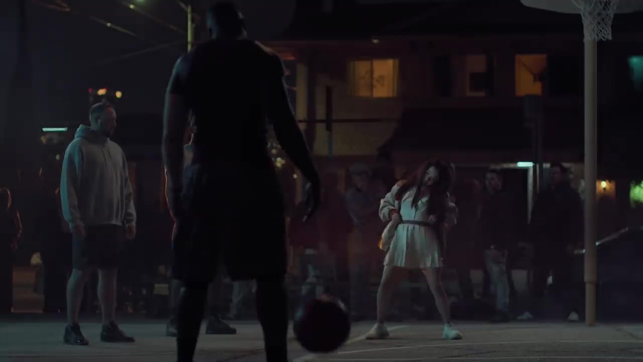 Reebok Basketbol Sahasını Dans Pistine Çeviriyor