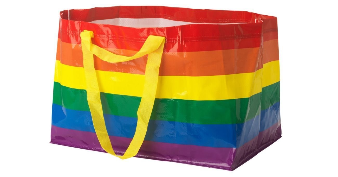 IKEA’nın İkonik Çantası LGBT Onur Ayı İçin Gökkuşağına Büründü
