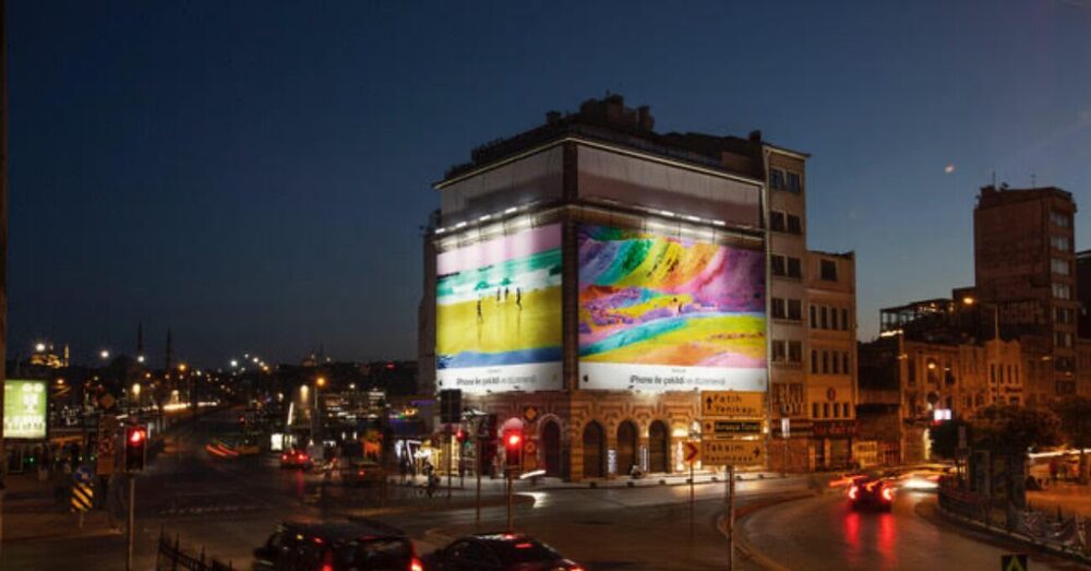 İstanbul Sokakları Gerçeküstü Fotoğraflarla Renkleniyor