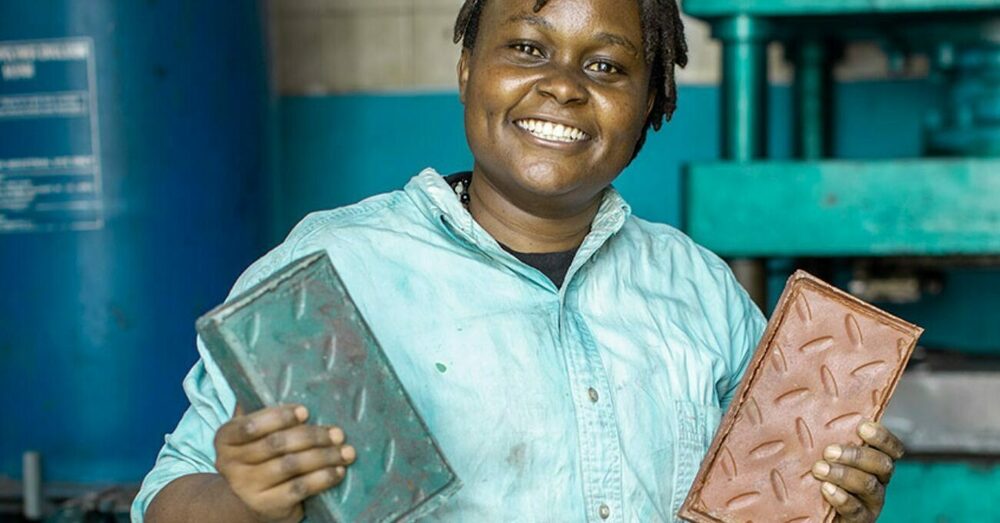 Plastik Atıklardan Üretilen Güçlü ve Hafif Tuğlalar