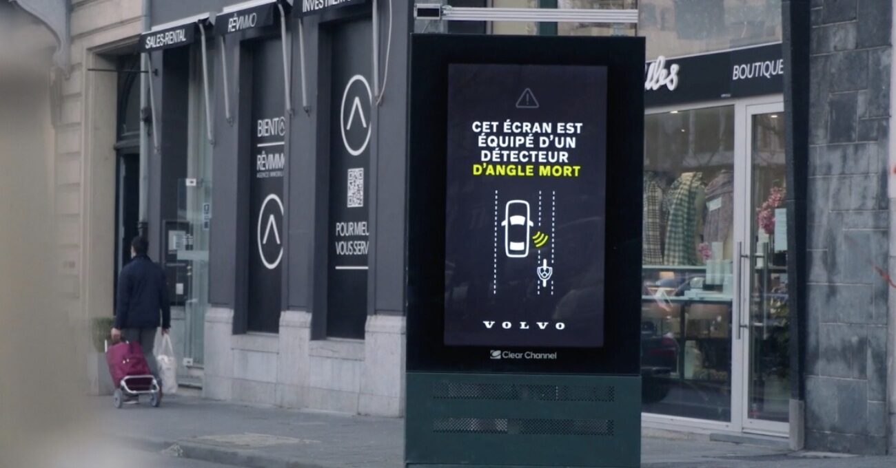 Volvo’nun Kör Nokta Teknolojisi Dijital Reklam Panosunda