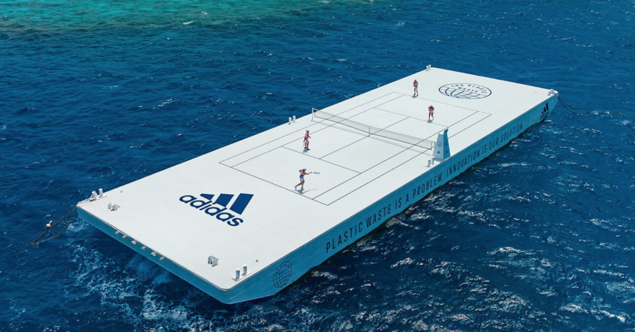 Plastik Atıklardan Yapılmış Yüzen Tenis Kortu