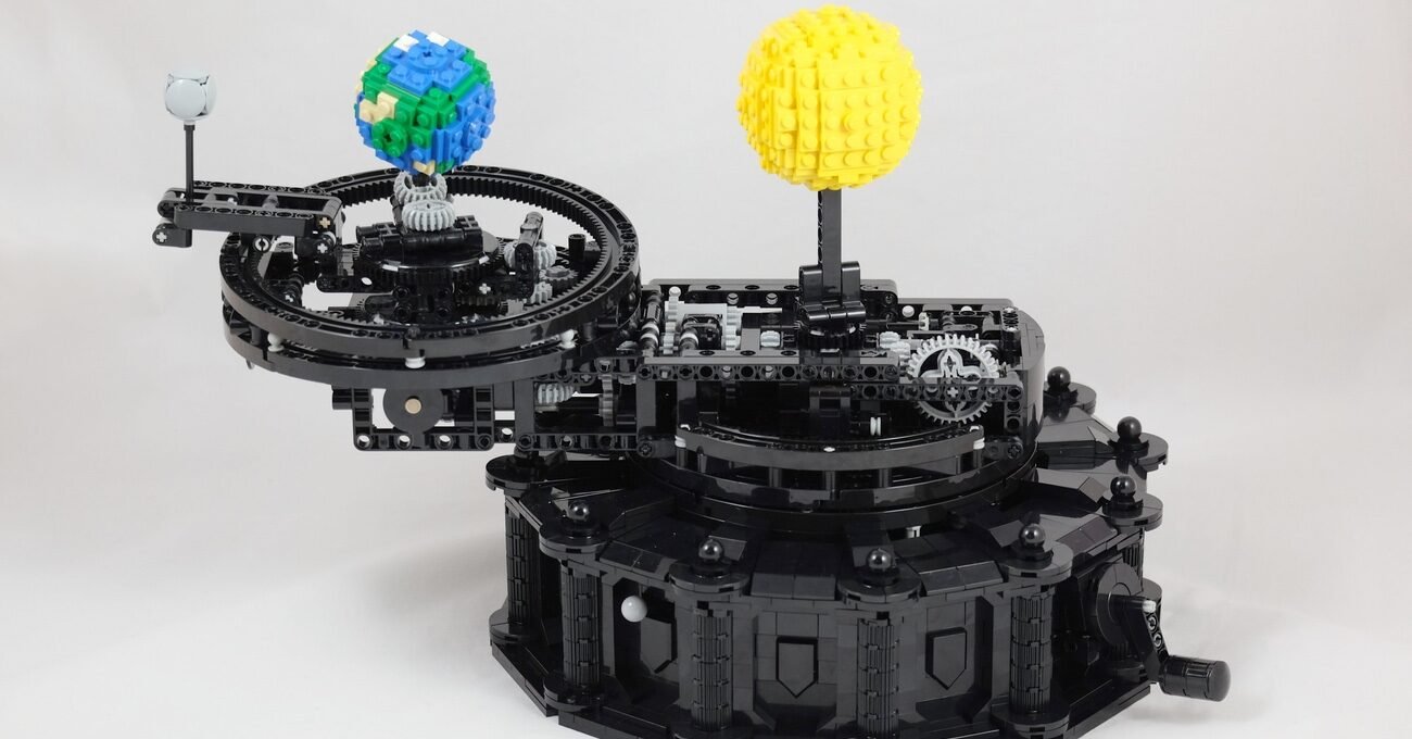 Gök Cisimlerinin Hareketlerini Gösteren Büyüleyici LEGO Düzeneği