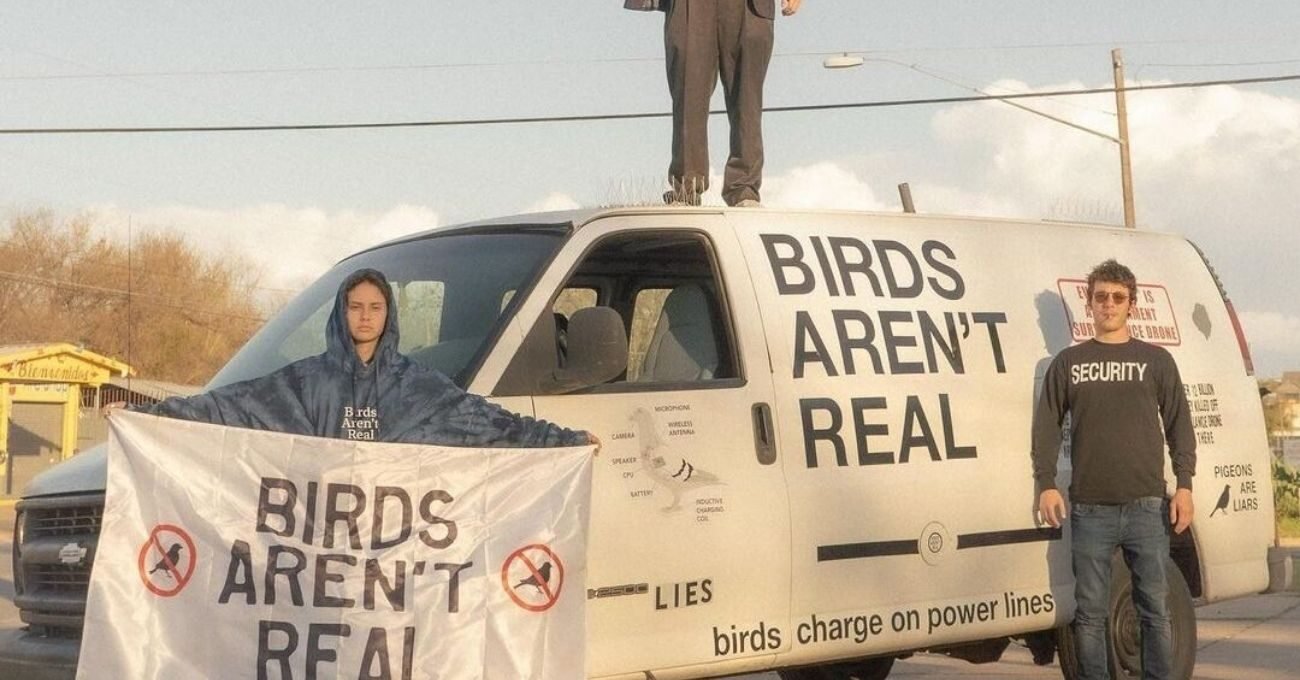 Kuşlar Gerçek Değil, Onlar Derin Devletin Bizi Gözetlediği Drone’lar [SXSW 2022]