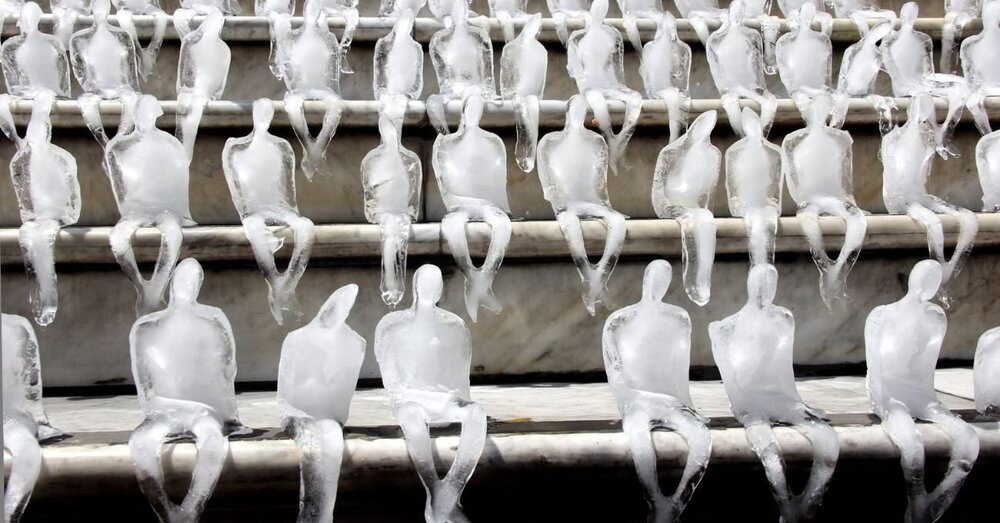 İklim Krizine İşaret Eden Buzdan Figürler