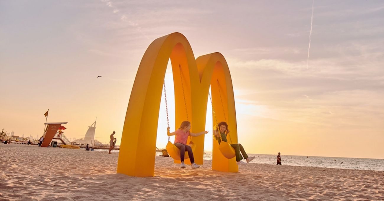 McDonald’s Logosu Salıncaklara Dönüştü