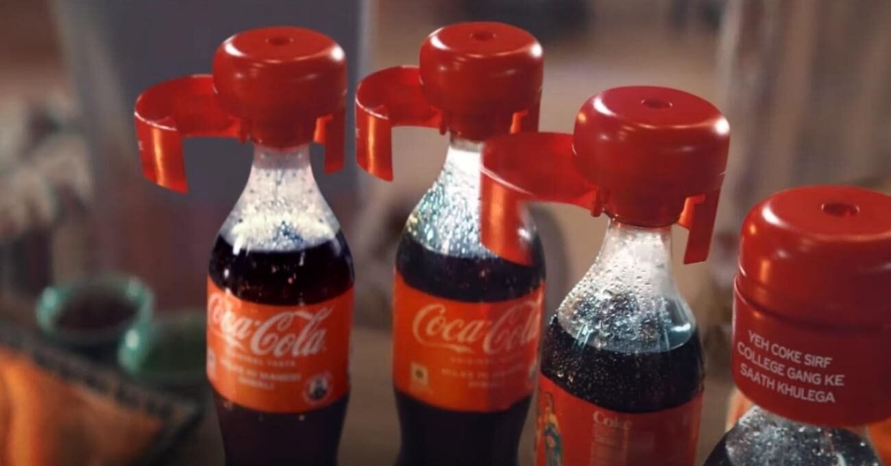 Kilitli Coca-Cola Şişelerinden Dijital Davetiye