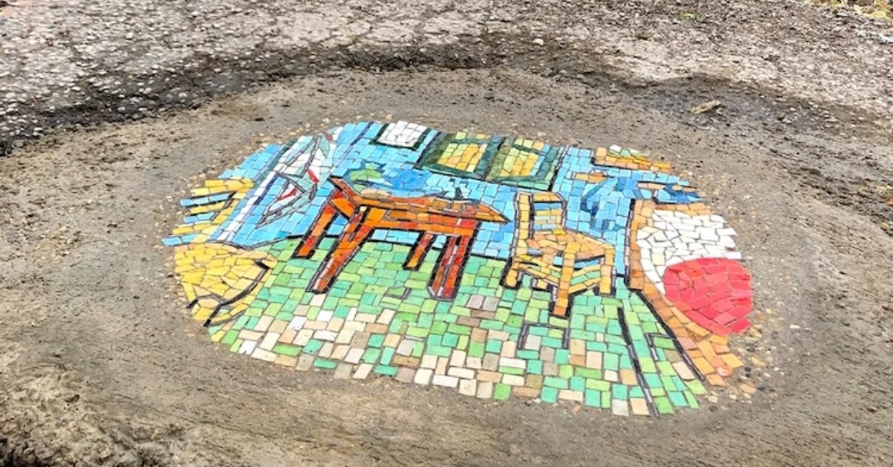 Klasik Eserler Çukurları Kaplayan Sokak Mozaiklerine Dönüştü