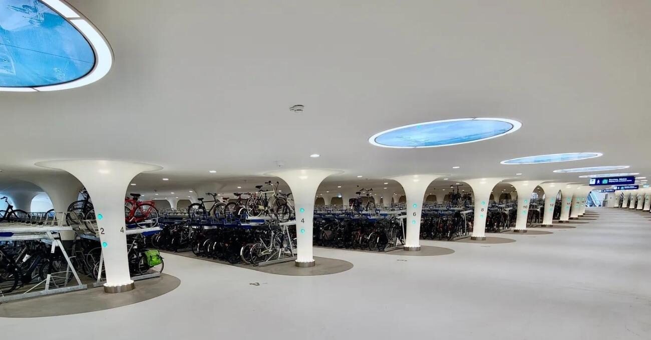 Amsterdam’daki Dev Su Altı Bisiklet Garajı