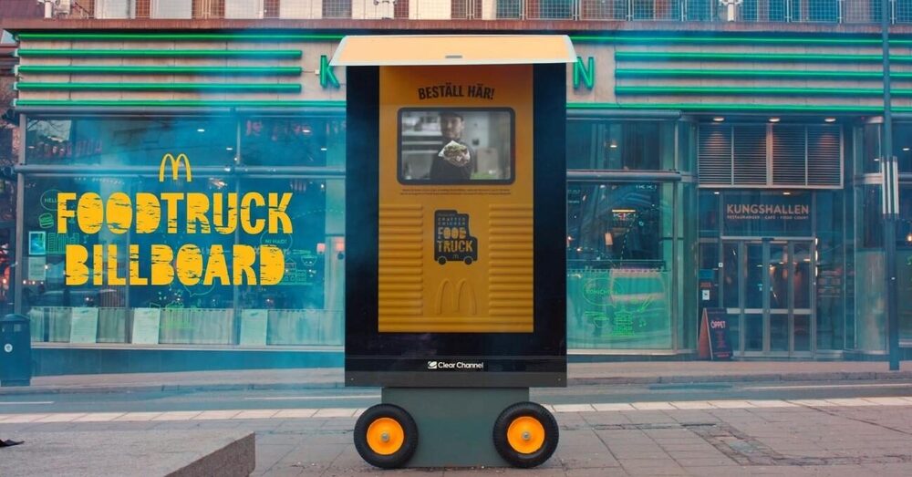 Yiyecek Kamyonuna Dönüşen Reklam Panosu