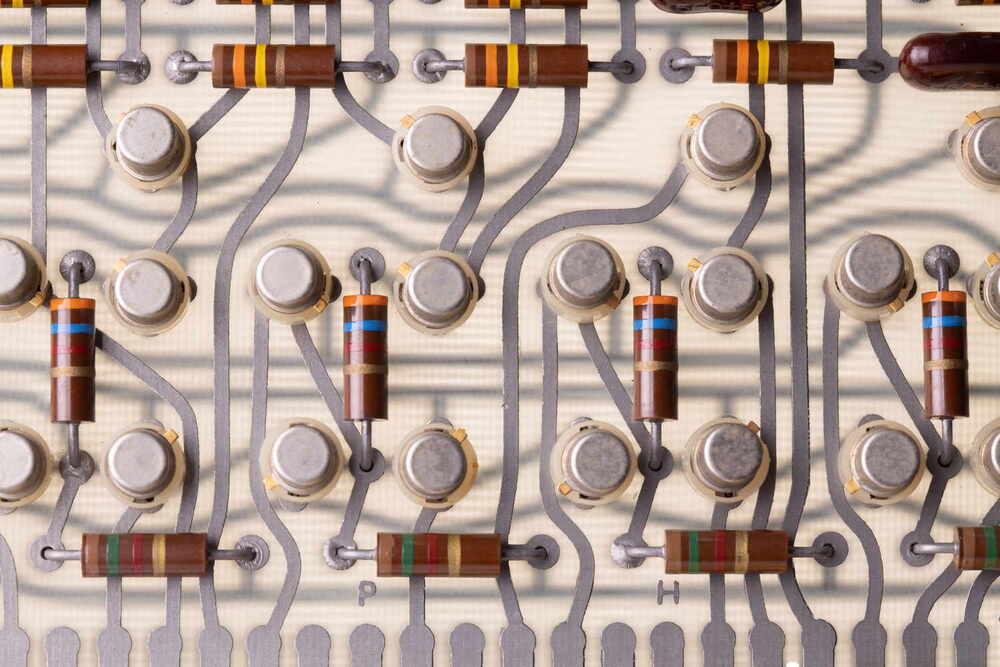 elektronik bileşenlerin içi