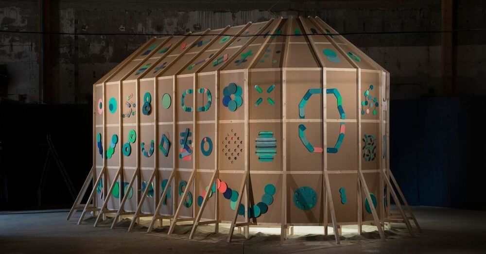 Gösterişsiz Malzemelerle Yaratılan Hareketli Yerleştirmeler