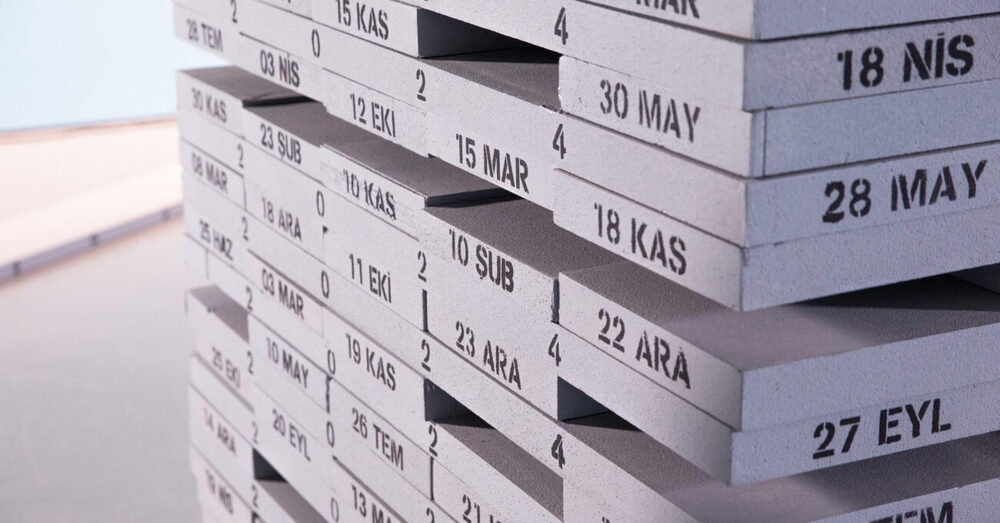 Depreme Gün Gün Yaklaştığımızı Anımsatan Çarpıcı Enstalasyon: İstanbul Deprem Takvimi