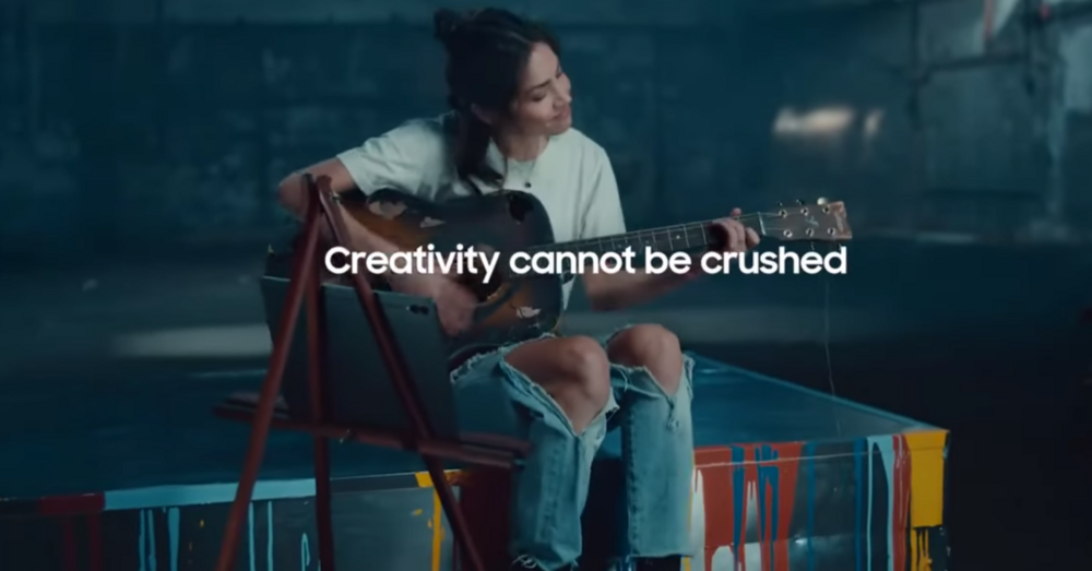 Samsung Ezeli Rakibi Apple’ın Crush Reklamına Cevabını Yeni Bir Reklam Filmi ile Veriyor