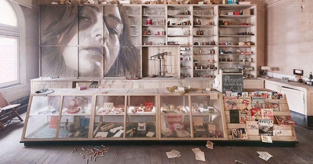 Terk Edilmiş İç Mekanları Tamamlayan Portreler