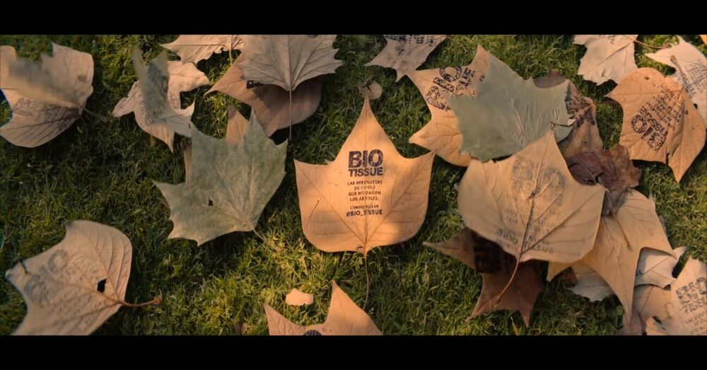 Dökülmüş Yapraklar Reklam Mecrasına Dönüştü