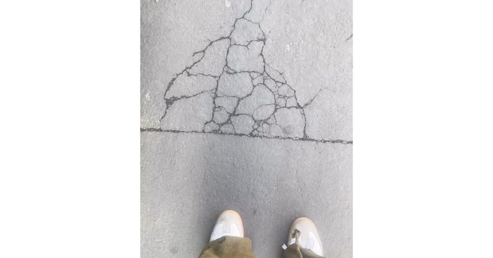 Sokaklardaki Çatlakları ve Objeleri Tipografiye Dönüştürmek