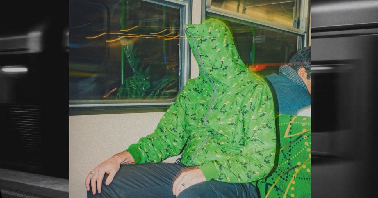 Toplu Taşımada Yalnız Kalmak İsteyenler İçin Kamuflajlı Giysi