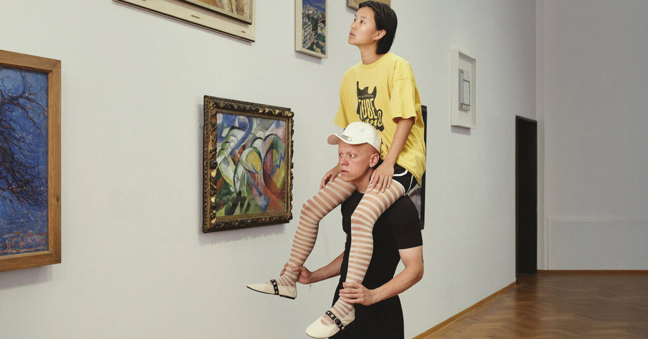 Arkadaşını Sırtla Gel Müzeye Gidiyoruz