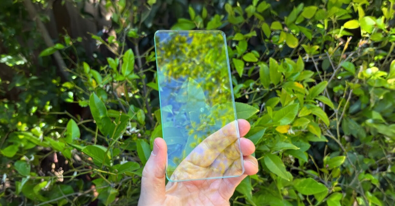 Telefona Bakacağına Saydam Levhaya Bak