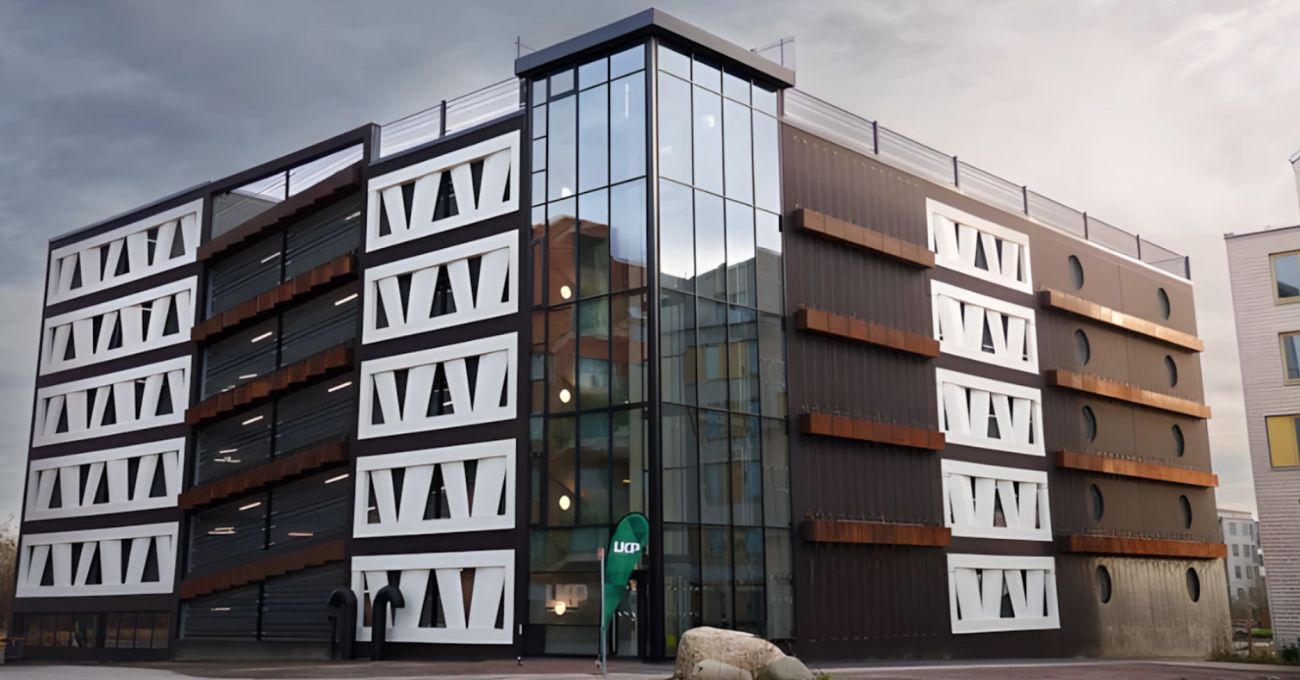 Eski Rüzgar Türbini Kanatlarıyla İnşa Edilen Otopark