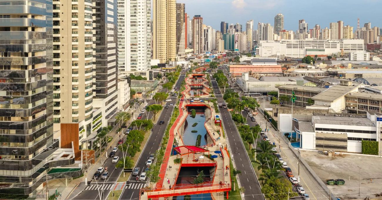 Boyuna Uzanan Park Şehrin Kurumuş Dere Yatağını Canlandırıyor