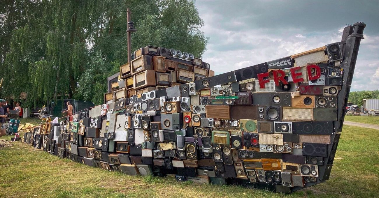 Eski Hoparlörler Etkileşimli Ses Heykellerine Dönüşüyor