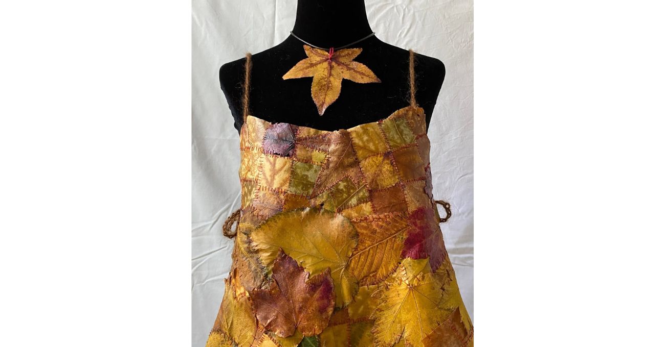 Gerçek Yapraklarla 40 Saatte Tamamlanan Elbise