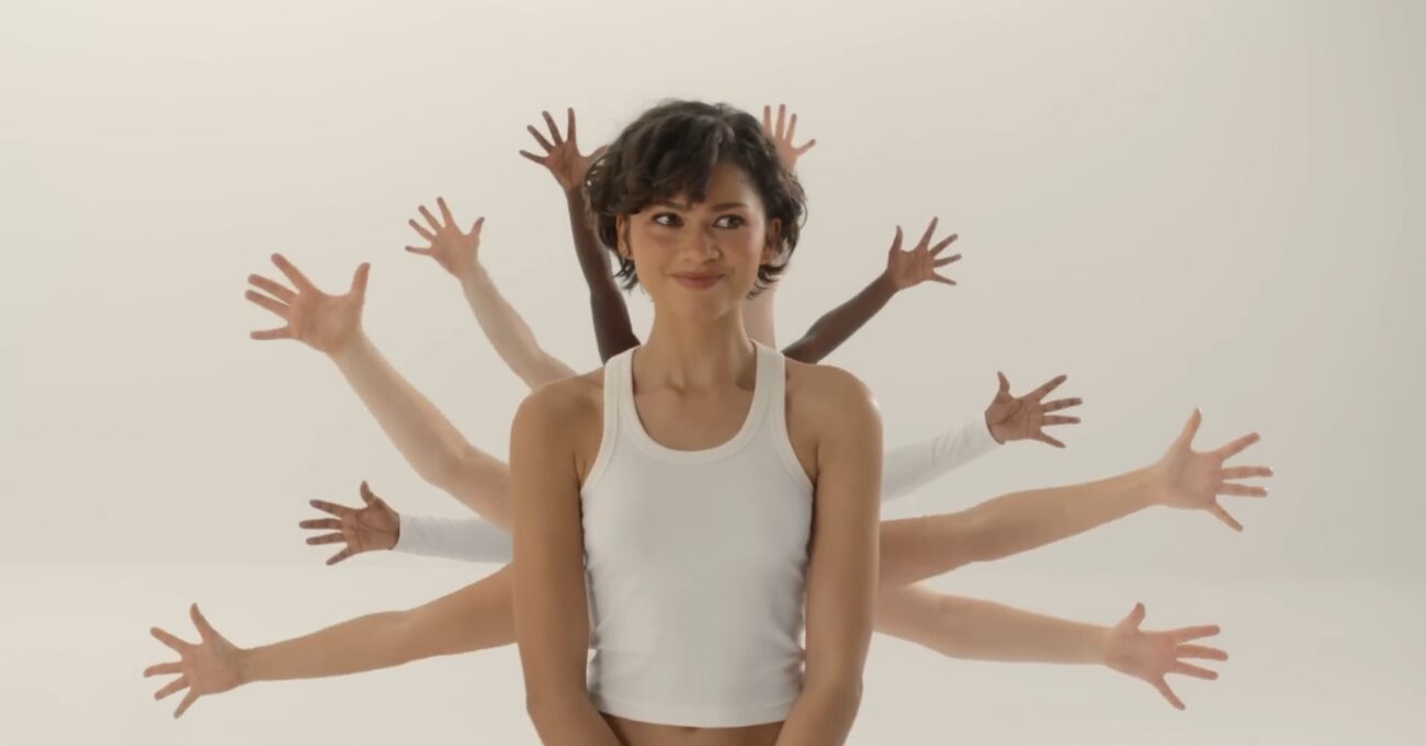 Zendaya Gardrobunun Yeni Parçalarını Masalsı Bir Filmle Gösteriyor